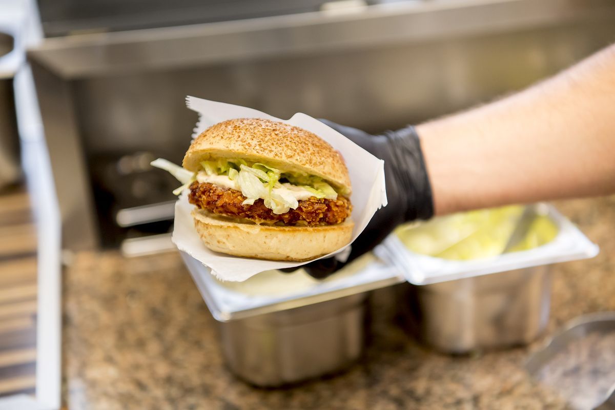 leckerer Chicken Burger